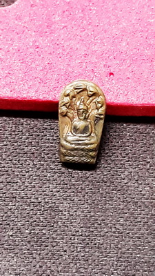 พระปรกใบมะขาม รุ่นแรก หลวงพ่อเชื้อ วัดใหม่บำเพ็ญบุญ จ.ชัยนาท ปี2519 เนื้อทองแดง สวยเดิมครับ