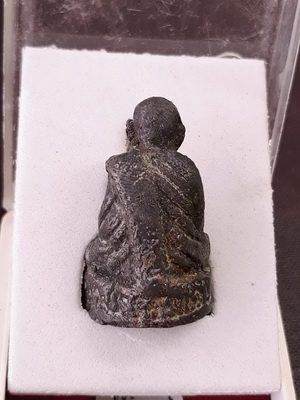 รูปหล่อหลวงพ่อเปลี่ยน วัดละหาร รุ่นแรกปี2519 เนื้อทองผสมรมดำ สวยเก่าเดิมรุ่นประสบการณ์