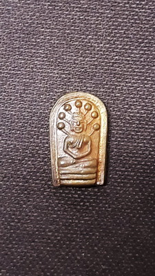 ปรกใบมะขาม รุ่นแรก หลวงพ่อกุหลาบ วัดใหญ่สว่างอารมณ์ เนื้อทองแดงผิวไฟพิมพ์นิยม สวยเดิมหายากครับ