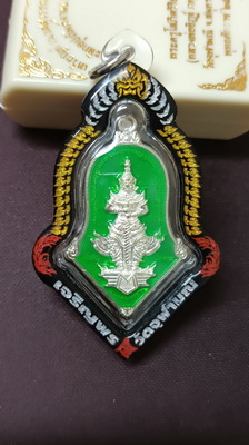 เหรียญท้าวเวสสุวรรณ พิมพ์จำปีใหญ่ รุ่นคุ้มภัยให้ลาภ หลวงพ่ออิฏฐ์ วัดจุฬามณี พร้อมกล่อง 