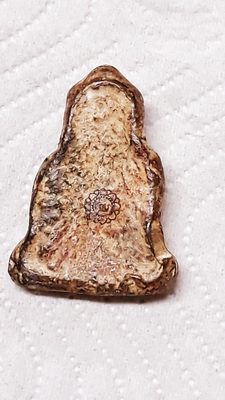 พระยอดขุนพล เนื้อชิน-สนิมแดง หลวงปู่คำบุ (รุ่นไตรมาส ปี 51) "รุ่นแรก" พิมพ์พระร่วงนั่ง สวยเดิมครับ