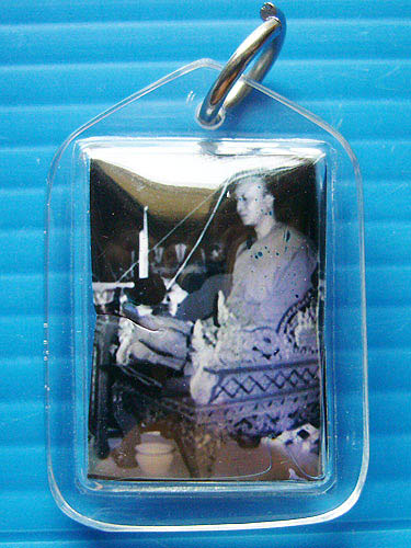 รูปถ่ายหลังพระ หลวงพ่อชำนาญ วัดบางกุฎีทอง