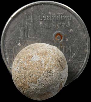 *ลูกอมผงยันต์เกราะเพชร หลวงพ่อปาน วัดบางนมโค อยุธยา*