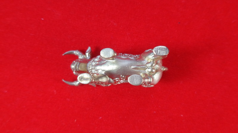 วัวธนูทองคะนองฤทธิ์รุ่นแรก รุ่นมหาสิทธิโชคโภคทรัพย์ หลวงปู่บุญมา วัดเขาแก้วทอง จ.ปราจีนบุรี สวยครับ