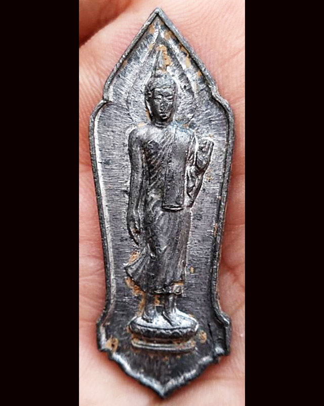 พระลีลา 25 พุทธศตวรรษ เนื้อชิน พิมพ์รองเท้าบูทคู่ มีเส้นเชื่อม