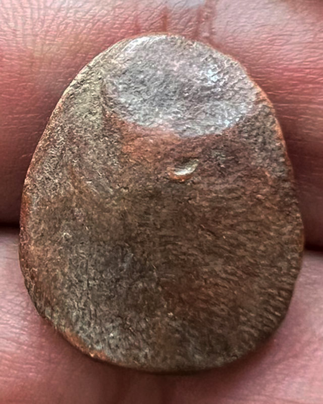 พระเนื้อดิน ขนาด 2.4x1.9 ซ.ม. พระบ้านเก่าเก็บหลายสิบปีไม่ทราบที่