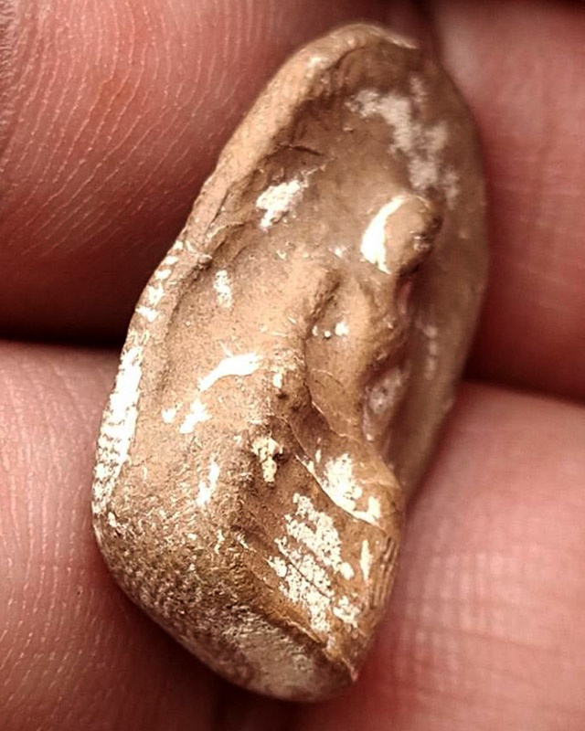 พระเนื้อดินเก่าๆ สูง 2.5 ซ.ม. พระบ้านเก่าเก็บหลายสิบปี ไม่ทราบที่