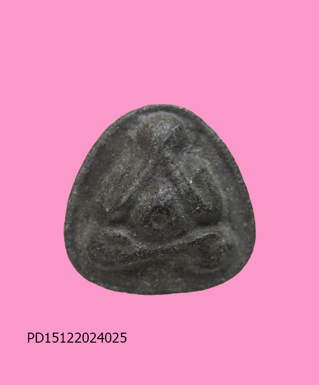 พระปิดตา เนื้อเขียวๆดำๆ