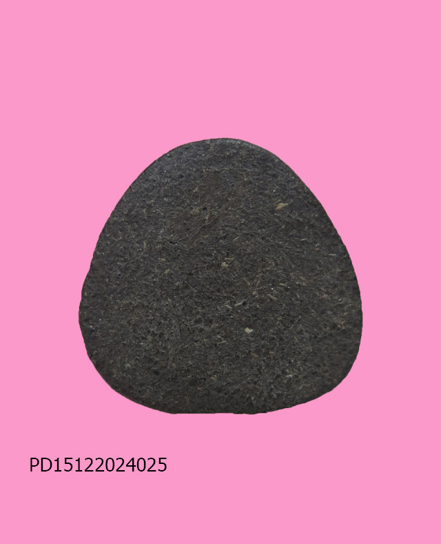 พระปิดตา เนื้อเขียวๆดำๆ