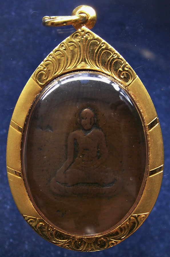 เหรียญรุ่นแรก หลวงพ่ออยู่ วัดบางน้อย จ.สมุทรสงคราม พ.ศ. 2459 เลี่ยมทอง