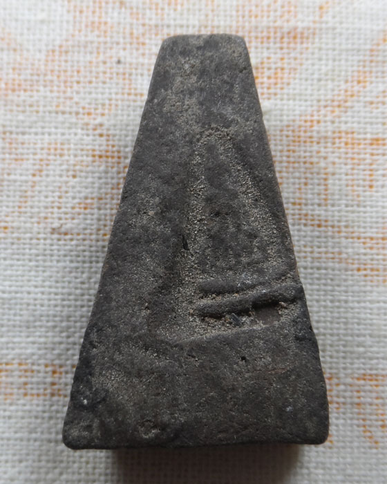 พระอู่ทองออกศึก หรือพระผงสุพรรณ จงอางศึก วัดพระศรีรัตนมหาธาตุ จ.สุพรรณบุรี.