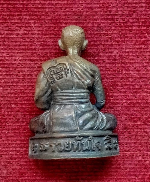 รูปหล่อรวยทันใจ99 เนื้อชนวน ก้นอุดผงตะกรุดเงิน หลวงพ่อพัฒน์ ปี63 ตอกโค๊ตและหมายเลข357..เคาะเดียวแดง.