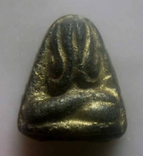 **เบา​ๆ​**พระปิดตามหาลาภ หลังพระพุทธ เนื้อผงคลุกรักทาทอง หนึกนุ่ม เก่าๆ ไม่ทราบที่**เนื้อจัด สวยๆ