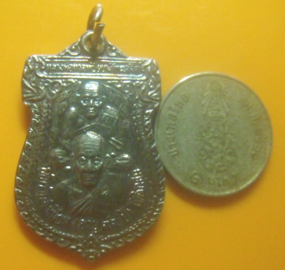 **เบา​ๆ**เหรียญหลวงปู่ทวด พ่อท่านจำเนียน สำนักสงฆ์ต้นเลียบ รุ่นแจกทานวันเกิด ปี ๒๕๓๙**กะไหล่เงิน ตอก