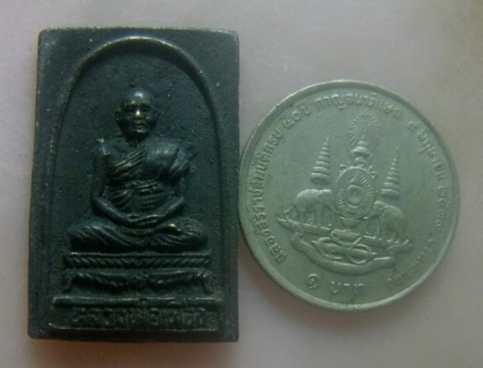 **เบาๆ**เหรียญหล่อรูปเหมือนหลังยันต์ หลวงปู่เผือก วัดกิ่งแก้ว อ.บางพลี จ.สมุทรปราการ**สวยๆ