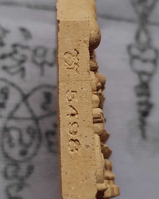 พระพุทธเจริญทรัพย์ หลวงปู่มหาศิลา สิริจันโท เนื้อว่านนะตะบะโรยพลอยเล็กหน้าหลังคลุกจีวร รายการที่ 5