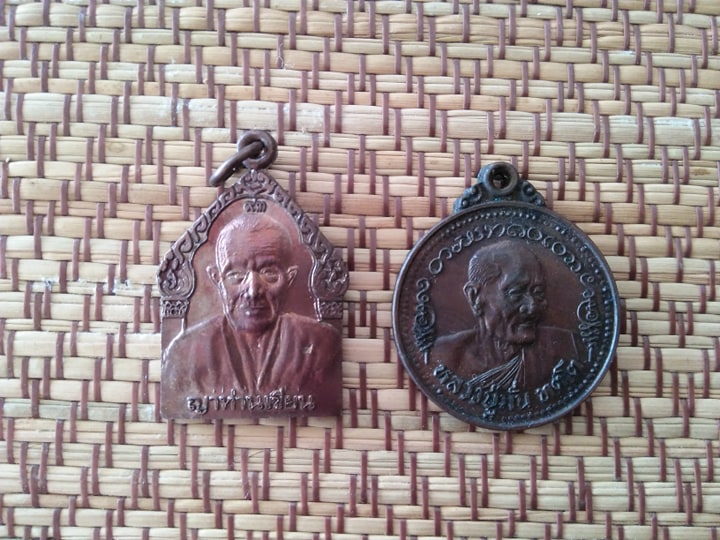 หลวงปู่มั่น ทัตโต-หลวงปู่ญาท่านเขียน 2 องค์