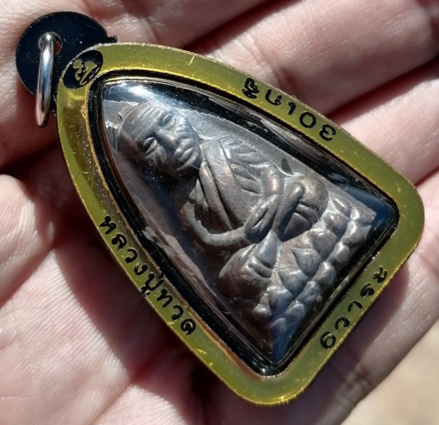 หลวงปู่ทวด​ พิมพ์เตารีด​ ปลุกเสก​ 6​ วาระ​ 30​ เกจิ ตอกหมายเลข​ เลี่ยมกันน้ำ​ ปี​ 2566​ เคาะเดียว   