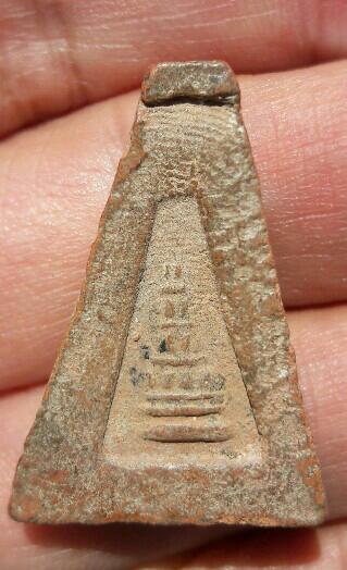 พระผงสุพรรณจงอางศึก อู่ทองจงอางศึก(มุ่ย ถิร โพธิ์ โต๊ะ เงิน และคณาจารย์เกือบ 60 รูป) เคาะเดียว(27)