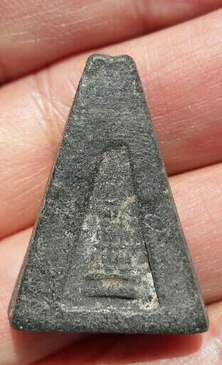 พระผงสุพรรณจงอางศึก อู่ทองจงอางศึก(มุ่ย ถิร โพธิ์ โต๊ะ เงิน และคณาจารย์เกือบ 60 รูป) เคาะเดียว(28)