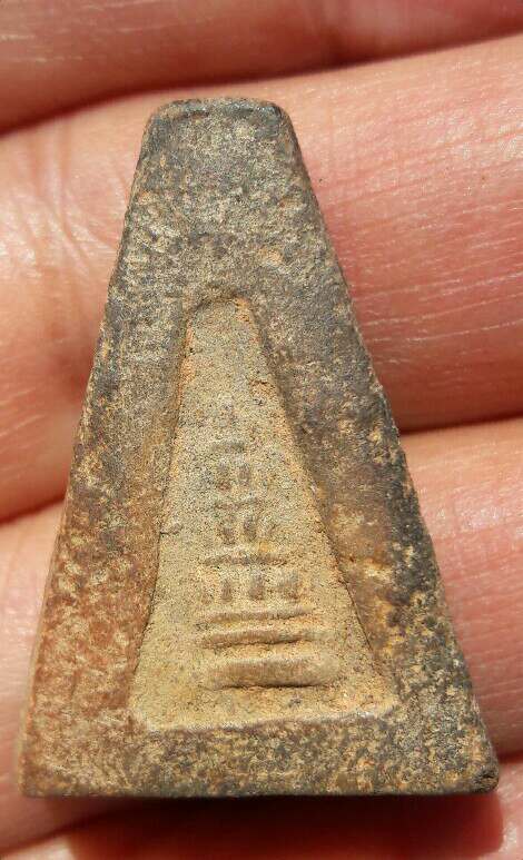 พระผงสุพรรณจงอางศึก อู่ทองจงอางศึก(มุ่ย ถิร โพธิ์ โต๊ะ เงิน และคณาจารย์เกือบ 60 รูป) เคาะเดียว(29)