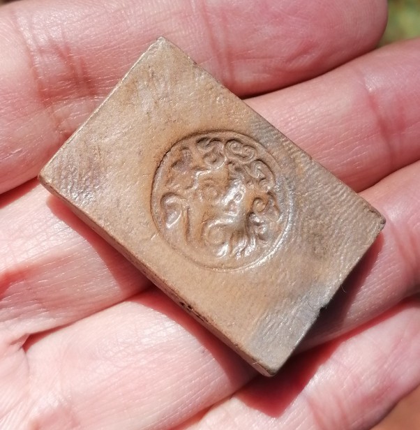 พระสมเด็จหูบายศรี ฐานตาราง เนื้อดิน หลวงพ่อกวย วัดโฆสิตาราม จ.ชัยนาท เคาะเดียว    