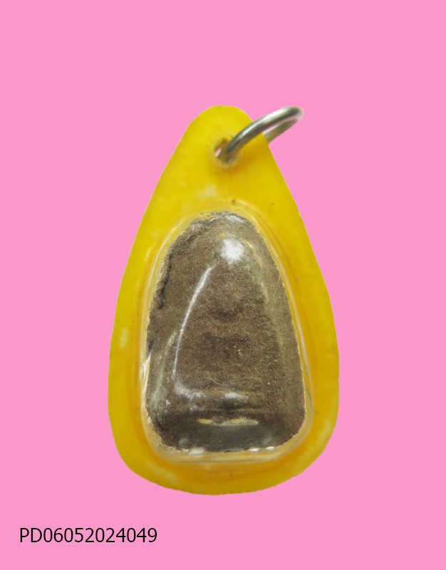 พระเม็ดบัว เลี่ยมเก่า