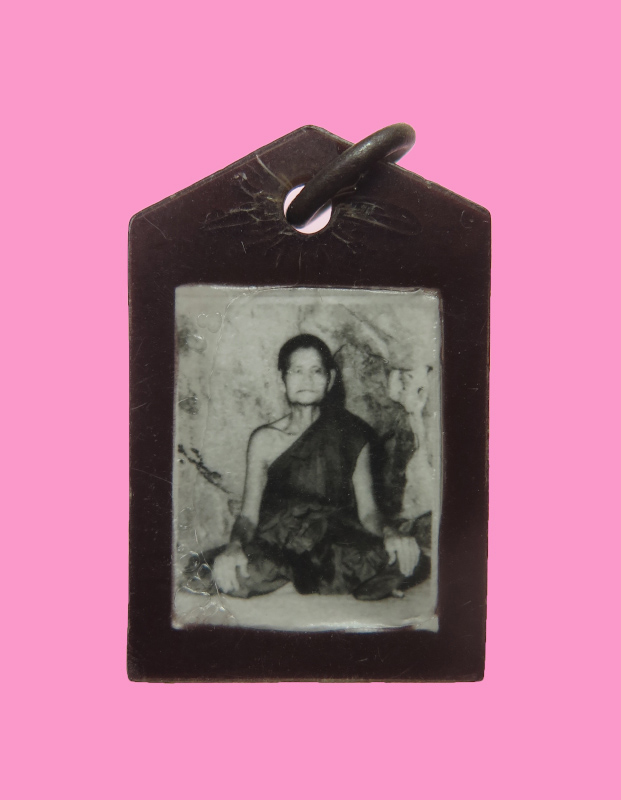 รูปถ่าย หลวงพ่อวิชัย - แม่ชีเมี้ยน ออกสำนักสงฆ์ถ้ำกระบอก