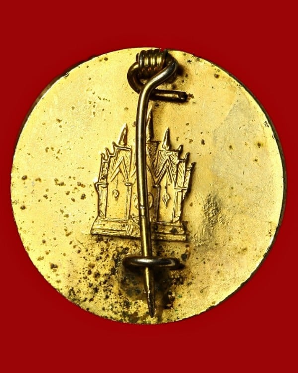 เหรียญเข็มกลัดพระเทพมงคลมุนี