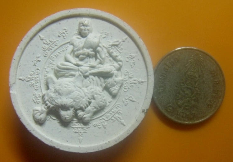 **เบาๆ**พระผงรูปเหมือนนั่งเสือ หลวงพ่อเปิ่น วัดบางพระ หลังพระฤาษีกายสิทธิ์ จ.นครปฐม**สวยๆ