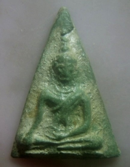 **เบาๆ**พระพิมพ์นางพญา เนื้อผงผสมว่าน เก่า ไม่ทราบที่ เนื้อจัดๆ**สวยๆ เชิญชมครับ