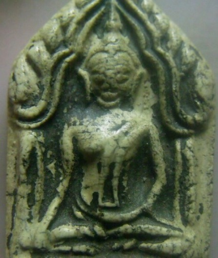 **เบา​ๆ​**พระขุนแผนยอดขุนพล เนื้อผงลงรัก เก่าๆ ไม่ทราบที่**เนื้อจัดๆ เชิญชมครับ 