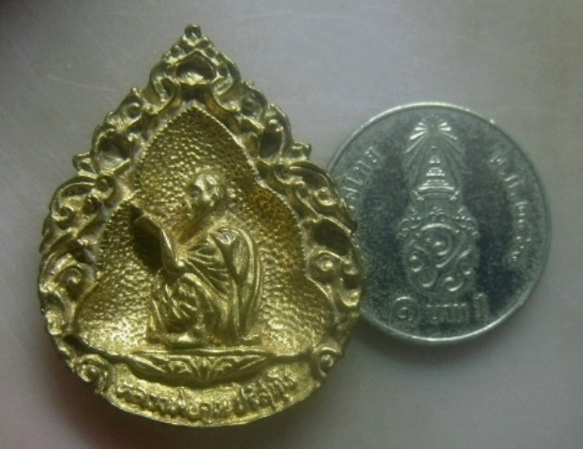 **เบาๆ**เหรียญฉีดหยดน้ำลายไทย หลวงพ่อคูณ วัดบ้านไร่  รุ่นอนุสรณ์คูณพันล้าน เสาร์ ๕ ปี ๒๕๓๗**ตอกโค้ด