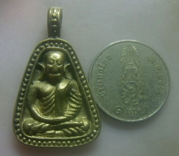 **เบาๆ**เหรียญหล่อจอบ หลวงพ่อเงิน รุ่นพิเศษ วัดบางคลาน จ.พิจิตร**หลังยันต์ สวยๆ