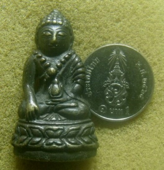 **เบาๆ**พระกริ่งใหญ่ ฐานบัว เนื้อโลหะผสม เก่า ไม่ทราบที่**เนื้อจัดๆ สวย เชิญชมครับ