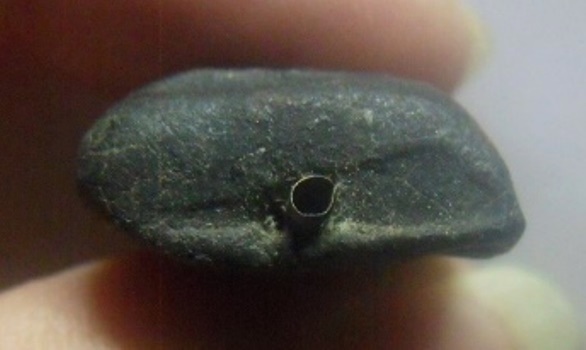 **เบา​ๆ​**พระปิดตาหลังแบบ เนื้อผงคลุกรัก ใต้ฐานฝังตะกรุด เก่าๆ ไม่ทราบที่**เนื้อสวย เชิญชมครับ 