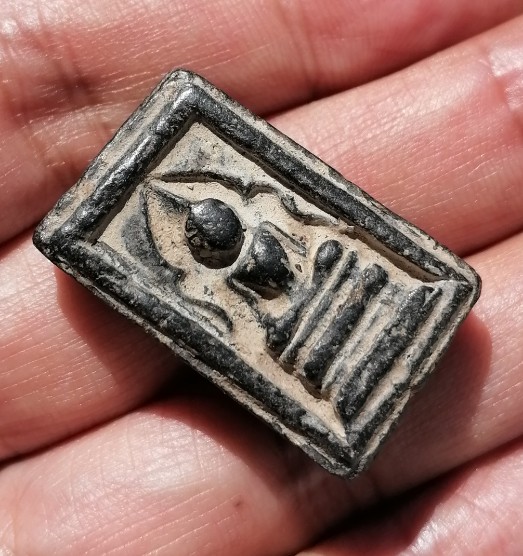 พระสมเด็จแหวกม่าน  หลวงพ่อกวย วัดโฆสิตาราม เนื้อดินผสมผงใบลาน​ ยุคต้น​ เคาะเดียว     