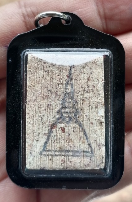 สมเด็จบางขุนพรหม​ พิมพ์สังฆาฎิไม่มีหู​ มวลสารแน่นๆ พร้อมเลี่ยมหนาๆ ปี 2547 เคาะเดียว     