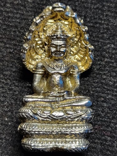 วัดทุ่งเสลี่ยม จังหวัดสุโขทัย รูปหล่อกะไหล่ทอง หลวงพ่อศิลา 