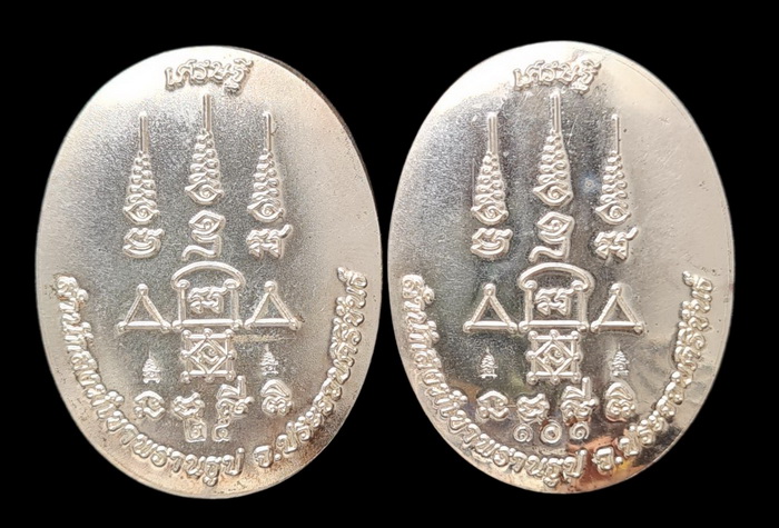 เคาะแรกแดง..ล็อกเก็ตเศรษฐี..หลังเงิน รวม ๒ องค์ กล่องเดิม..ลป.นน สำนักสงฆ์เขาพรานธูป ประจวบคีรีขันธ์