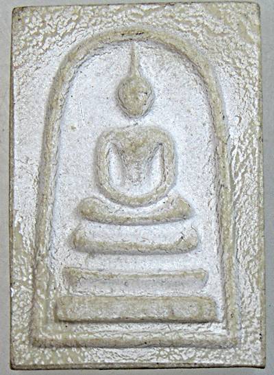 พระสมเด็จ หลังบัวบาน วัดเทพศิรินทร์ ปี พ.ศ.2538 มวลสารที่สำคัญยิ่งที่ผสมอยู่ในพระรุ่นนี้คือ “ปฐวีธาต