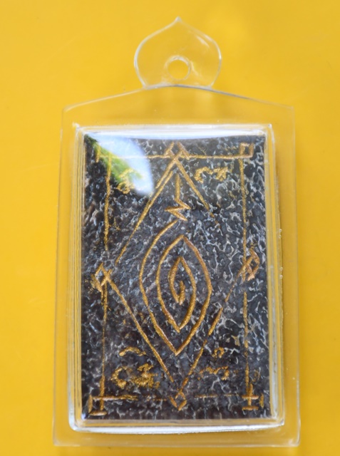 สมเด็จเนื้อฟอสซิลไดโนเสาร์ หลวงพ่อธีร์ วัดมิ่งเมือง