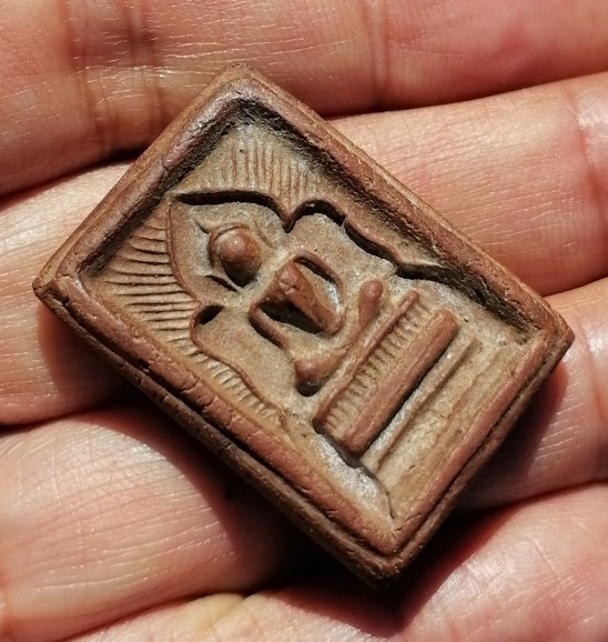 พระสมเด็จแหวกม่านรัศมี เนื้อดิน หลวงพ่อกวย วัดโฆษิตาราม จ.ชัยนาท เนื้อดิน ยุคต้น​ เคาะเดียว   