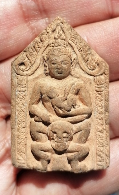 ขุนแผนขี่โหงพราย​ หลวงพ่อกวย​ วัดโฆษิตาราม​ เนื้อดิน​ ยุคต้น​ เคาะเดียว