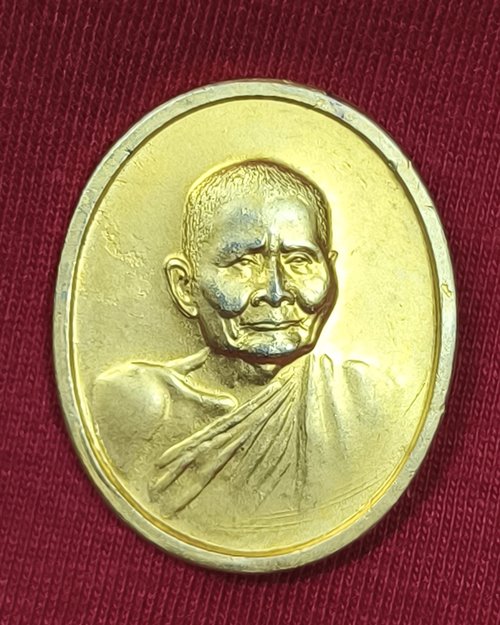 เหรียญหลวงปู่แหวน วัดดอยแม่ปั๋ง พิมพ์ใหญ่ กะไหล่ทอง ปี30 (พระราชทานเพลิงศพ)