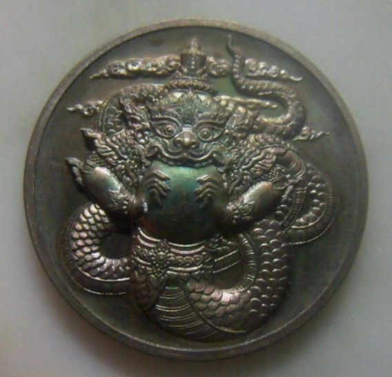 **เบาๆ**เหรียญพญาราหูศรีมหาราชองค์อัมรินทร์ รุ่นเทพพิทักษ์ประทานทรัพย์ วัดคอหงษ์ ปี๒๕๕๗**ตอกโค้ด สวย