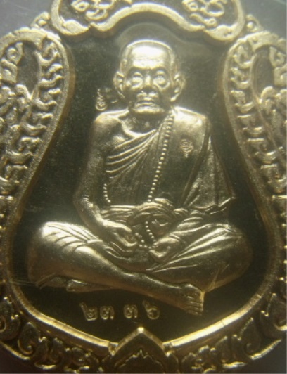 **เบา​ๆ​**เหรียญเสมามหาสมปรารถนา สร้างศาลาการเปรียญ หลวงปู่หมุน ปี ๒๕๖๑**ตอกโค้ด พร้อมกล่องเดิม สวยๆ