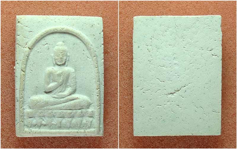 พระพุทธนวมินทรมหาจักรี เนื้อผง จัดสร้างโดยกองทัพอากาศ  ปี 2530