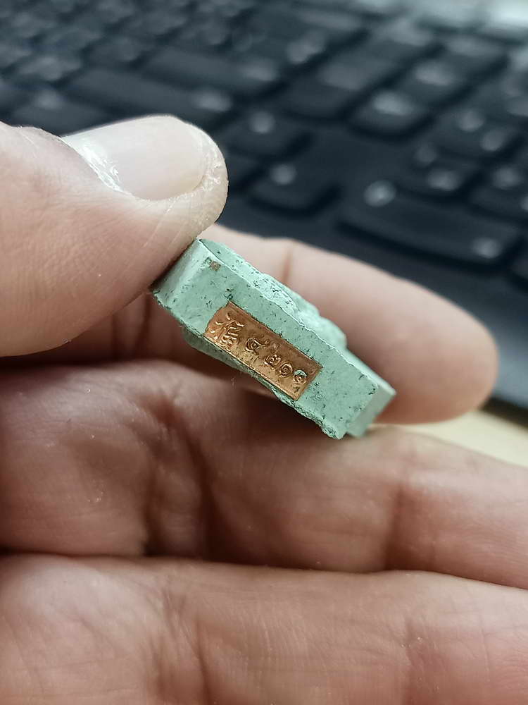 5-20 พระผงท้าวเวสสุวรรณ รุ่นแรก ปลดหนี้ชนะจน รวยพันล้าน วัดอัมพวัน มุกดาหาร 2565 กล่องเดิม