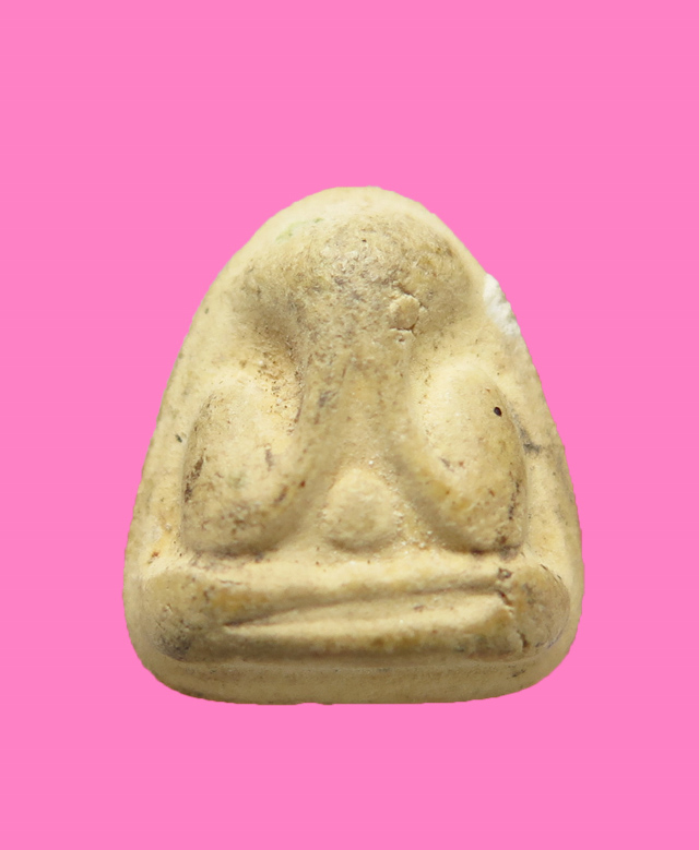 พระปิดตาพิมพ์เล็ก เนื้อเหลือง เจ้าคุณวิเชียร วัดเครือวัลย์